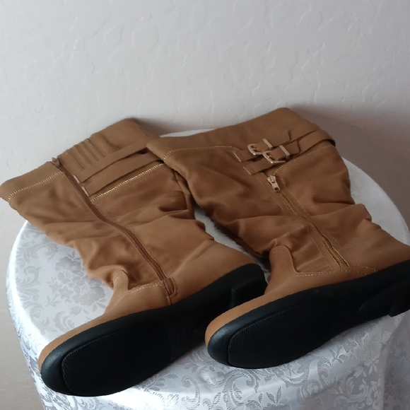 NWOT Confortview "Pasha" Tan Women's Boots - Picture 1 of 5